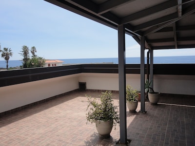 Apartment in front of the sea