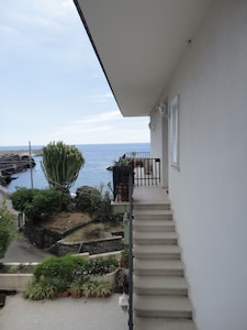 Apartment in front of the sea