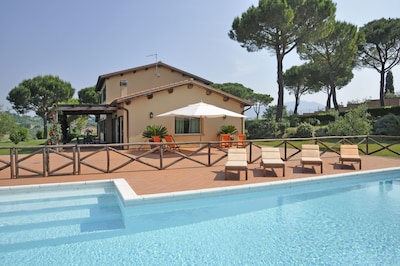 Villa de lujo con piscina privada y tenis en el campo de Roma - Villa Laurentia