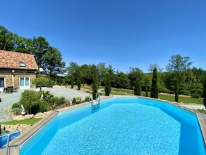 Pool & gardens