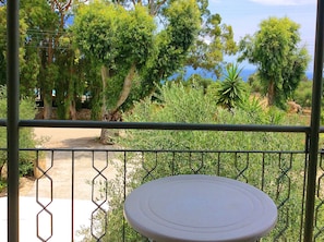 The studio offers a garden view and partial sea view. Spartia Kefalonia studios