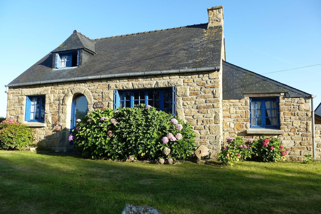 Belle maison en pierre à Portsall, Bretagne - Ploudalmézeau