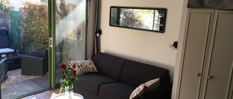 Salon avec Canapé lit 160x200 (literie très confortable)