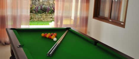 Pool table