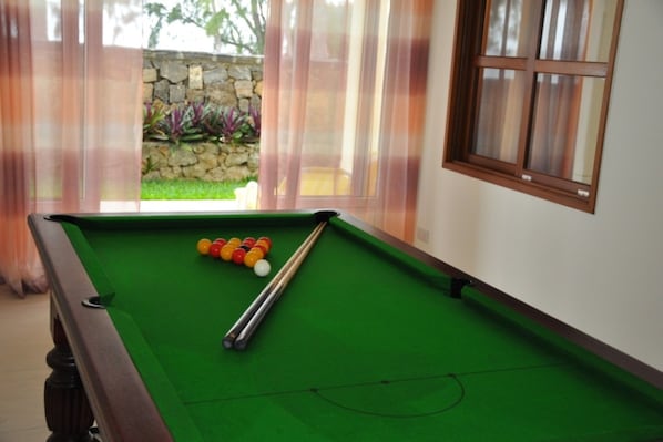 Pool table