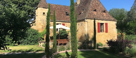 La maison avec jardin et terrasse