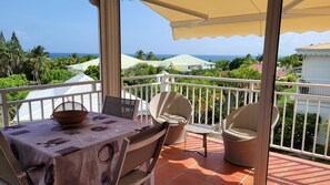 La terrasse avec vue mer