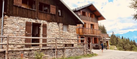 Les deux chalets du Secheron: 18 personnes