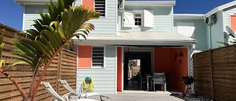 Terrasse amélnagée avec piscine privée