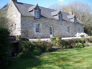 Façade maison et terrasse