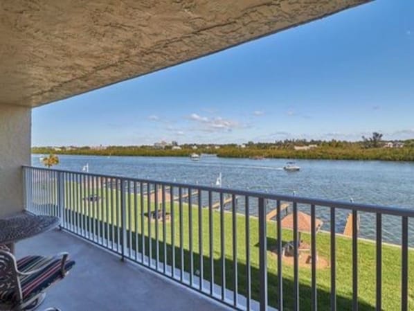 24 ft. private balcony facing the intercostal waterway