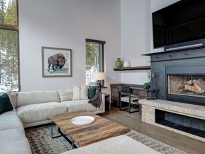 Homestead Chalet 8, Living Room 5