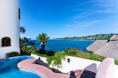 Casa Neruda Habitación principal con vista al mar y balcón