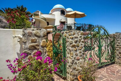 Casa Neruda Habitación principal con vista al mar y balcón