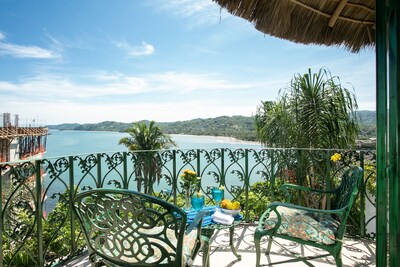 Casa Neruda Habitación principal con vista al mar y balcón