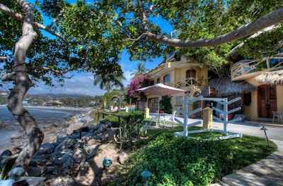 Casa Neruda Habitación principal con vista al mar y balcón