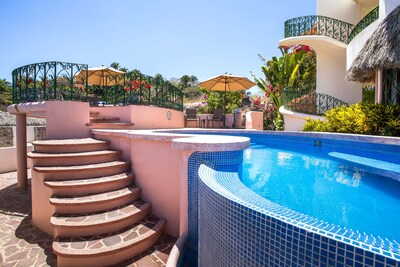 Casa Neruda Habitación principal con vista al mar y balcón