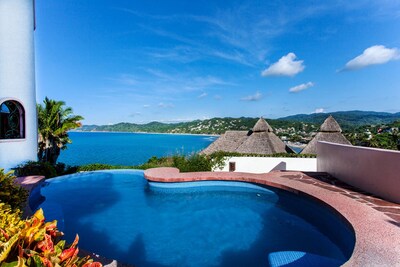 Casa Neruda Habitación principal con vista al mar y balcón