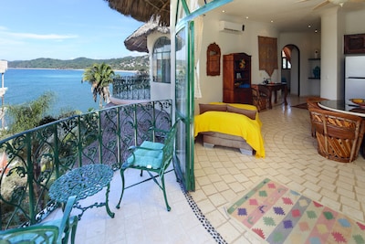 Casa Neruda Habitación principal con vista al mar y balcón