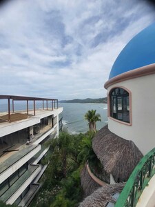 Casa Neruda Habitación principal con vista al mar y balcón