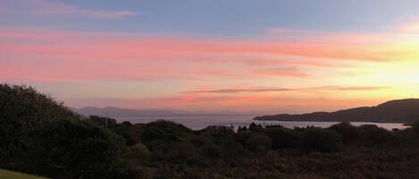 A view of the sea and sunset!