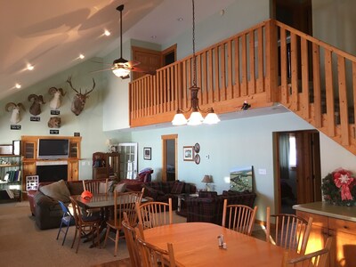 5 BR/2 BA Hunting & Fishing Lodge