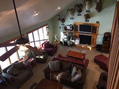 5 BR/2 BA Hunting & Fishing Lodge