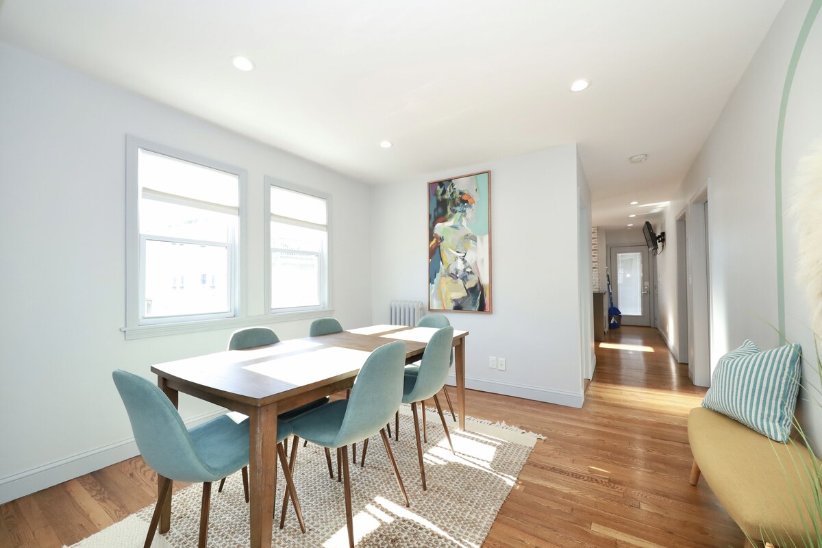 Luke 1 House, Safe, Parking, Stylish, MBTA, Memorable