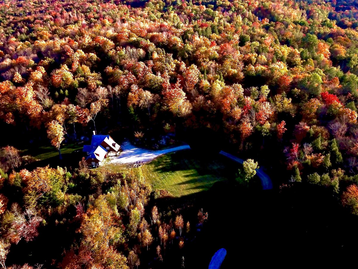 Ski Chalet on private 35 acre property with hot tub + stratton vip parking pass