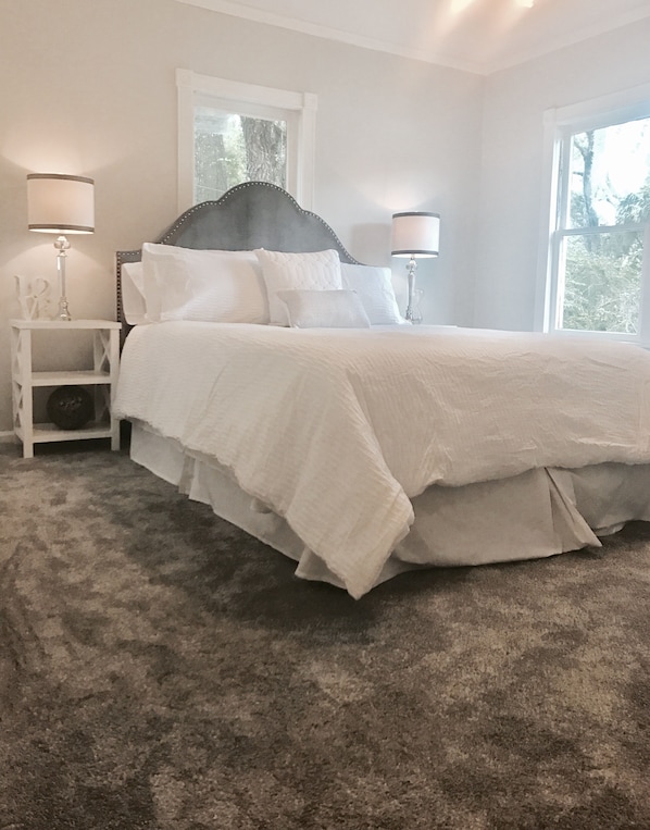 Master Bedroom with Queen Bed