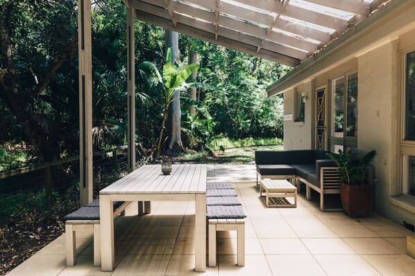 Covered outdoor courtyard with dining, lounge and BBQ