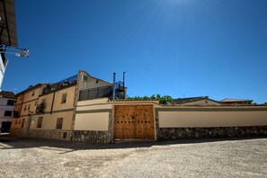 Puerta de Madera Entrefrutales