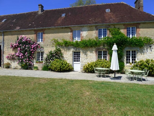 The Farmhouse overlooks a large grassed garden.  Perfect  for children and pets 