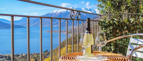 Having a glass of wine from you bedroom with that view is a dream come true.