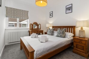 Sea front apartment with views, pet friendly