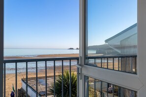 Sea Front Apartment with Views