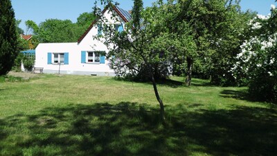 Great holiday home for 9 persons with large plot, barbecue + sauna + lake