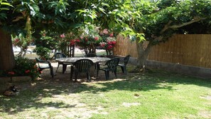 Private garden of the Ground floor Maison Rose apartment