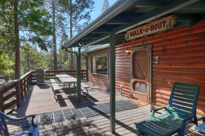 Front of the cabin with plenty of seating
