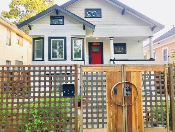 1911 Bungalow in Historic Midtown