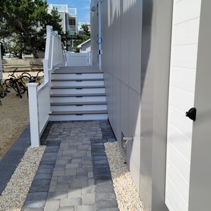 Private entrance to apt