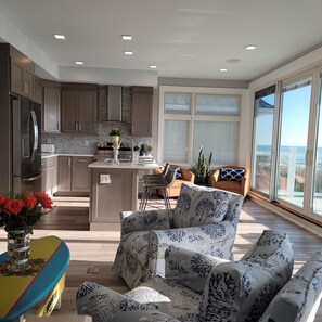 Living Room/Kitchen