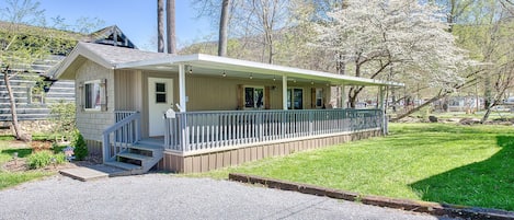 Cottage on the Creek.  Large Covered Porch & Creek View.  