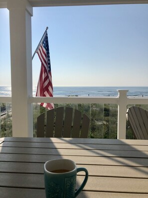 How about your morning coffee with this view??? Ahhhh!