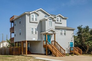 Front Exterior of Blue Horizon