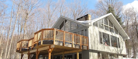 Beautiful home nestled in the woods of exclusive Notch Brook.Resorts
