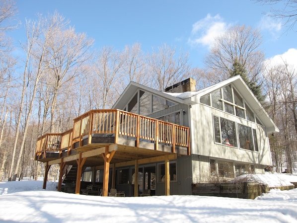 Beautiful home nestled in the woods of exclusive Notch Brook.Resorts
