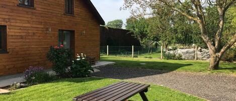 L'entrée du Chalet et son jardin