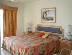 Master bedroom with private bathroom and Jaccuzi