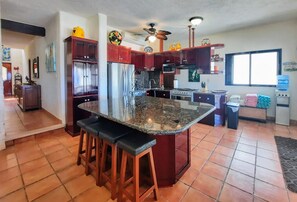 Beutiful open Kitchen facing the Beach